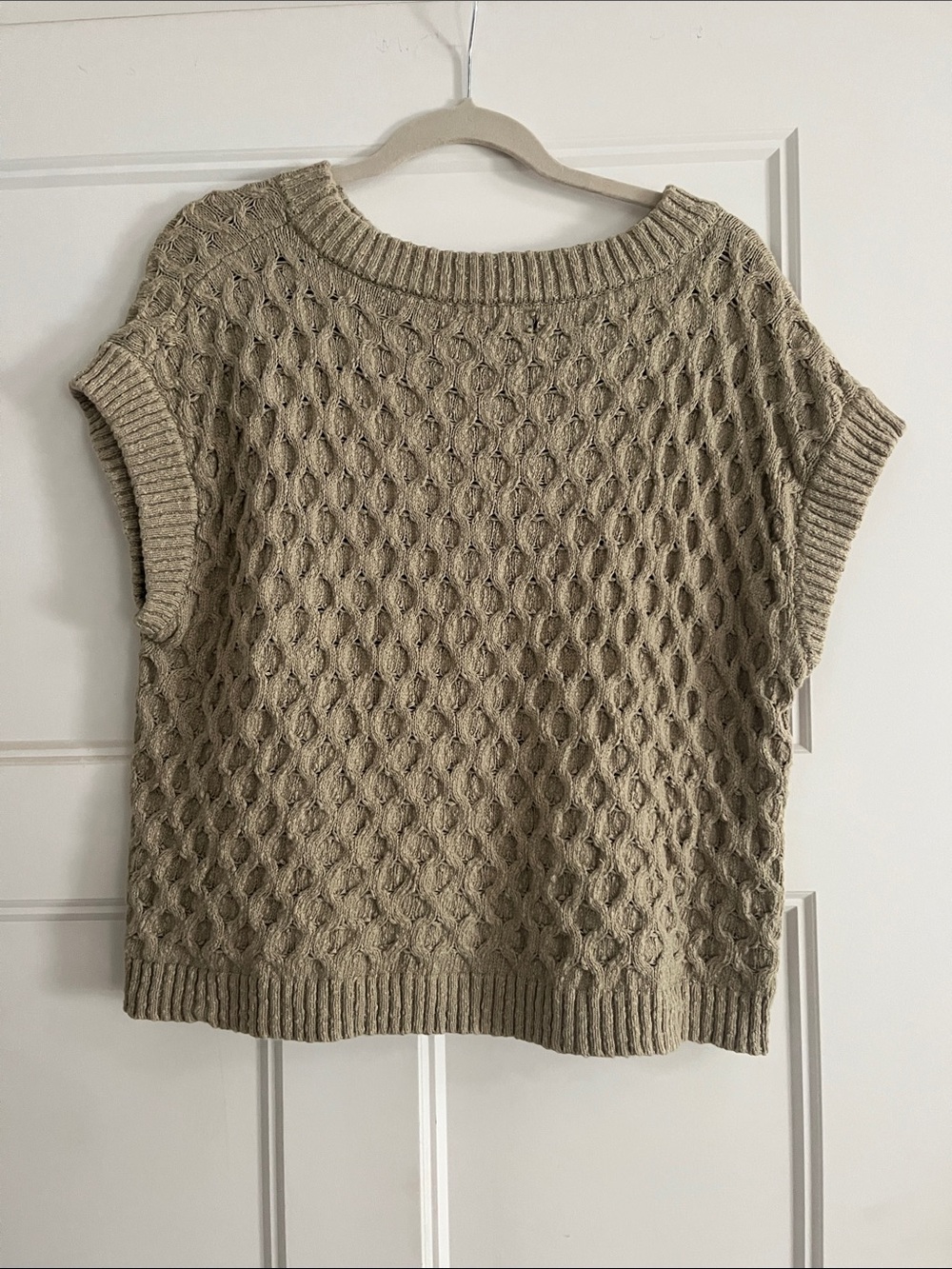 Neuflora Sleevless Olive Green Sweater - Picture 2 of 4